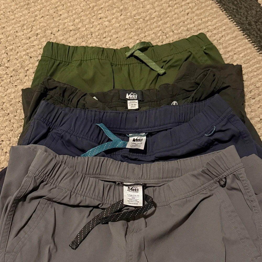 4 pair REI Kids 14/16 Convertible Pants in Gray, Blue and 2 Green - Picture 4 of 4